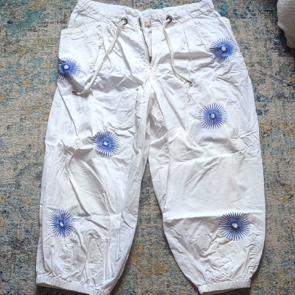 Pilcri For Anthropologie White Balloon Pants with Blue Embroidery